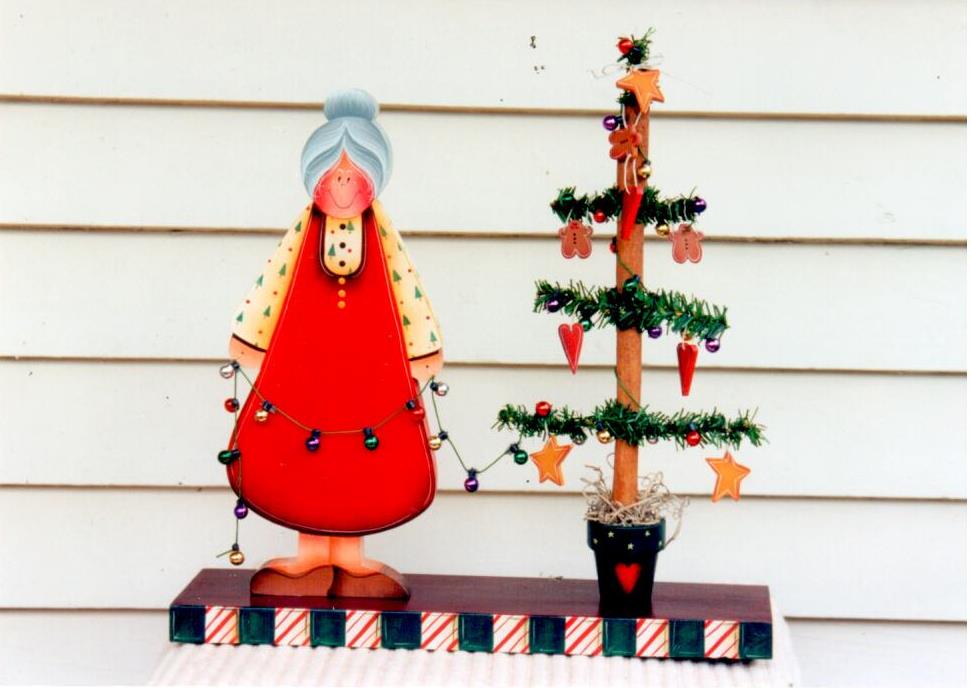 Mrs. Claus Trims the Tree - Heartstrokes