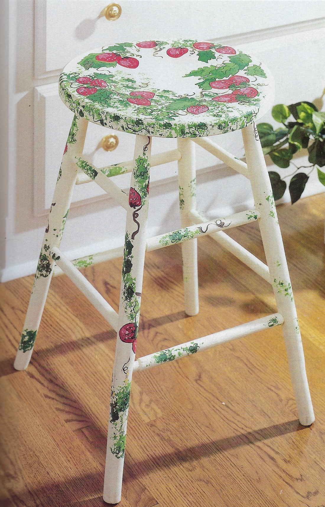 Painted Furniture - Leisure Arts